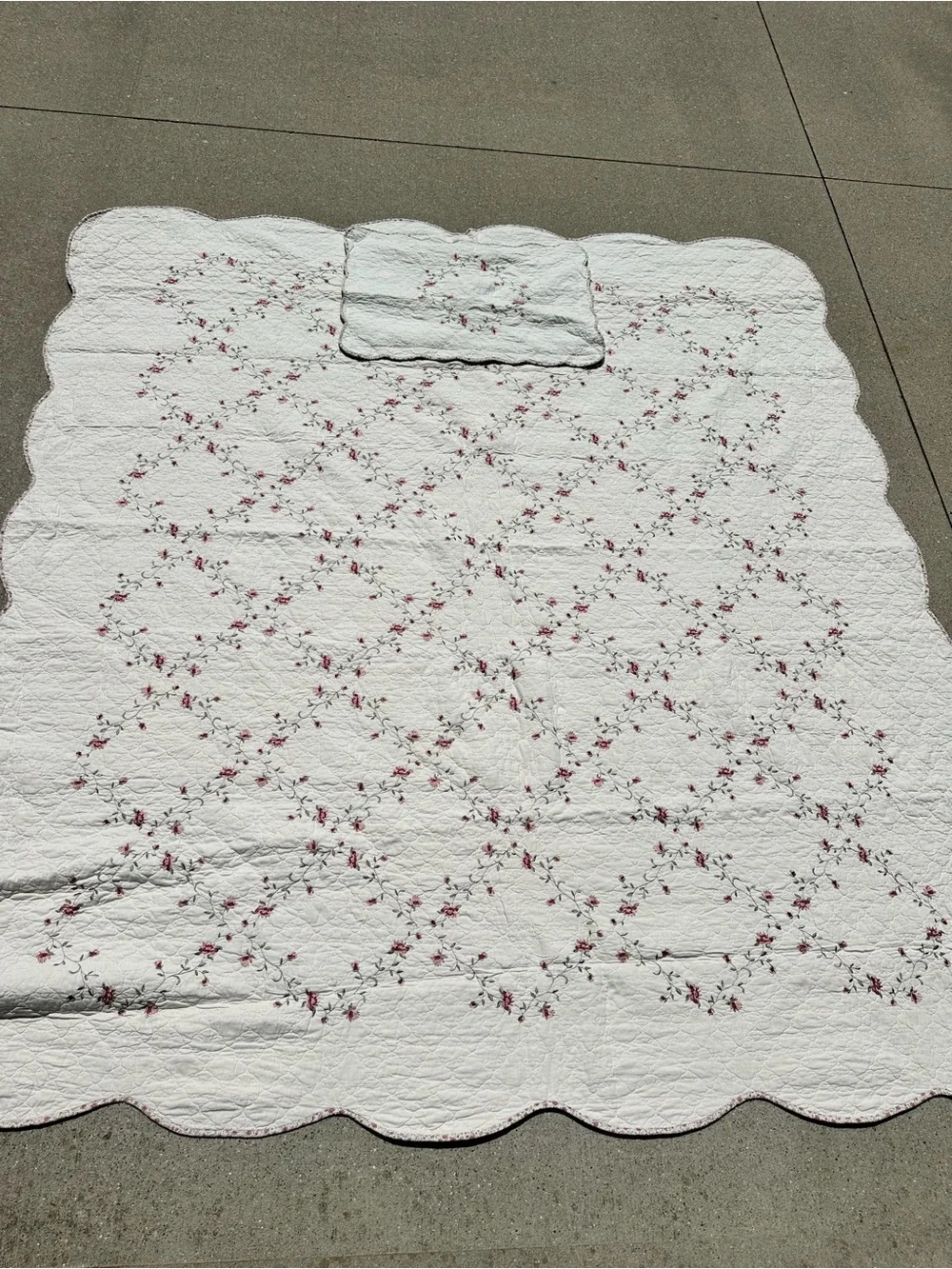 Classic Creamy White Floral Embroidered Quilt Set 1 Pillow Sham Hannalore Cotton